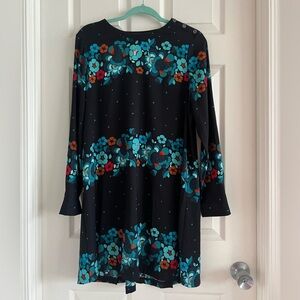 LOFT floral print shift dress. Pleated back. Buttons. Navy Blue. EUC! Size small